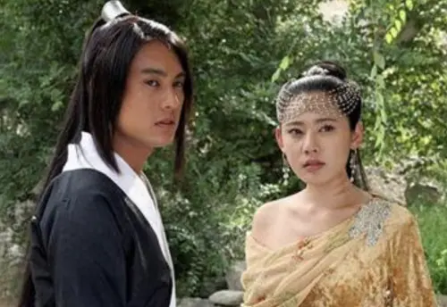 ▲朱孝天（左）與韓星秋瓷炫（右）在《楚留香傳奇》有不少感情對手戲，造型評價卻有天壤之別。（圖／摘自央視網）