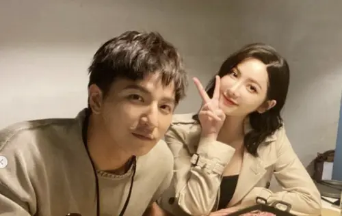 ▲小煜（右）今（8）日宣告和言言結束婚姻關係，在9月時簽字離婚，回看兩人過往高調放閃令人不勝唏噓，相戀始末也被挖出。（圖／翻攝自IG@yangchiyu）（圖／小煜 IG @yangchiyu）