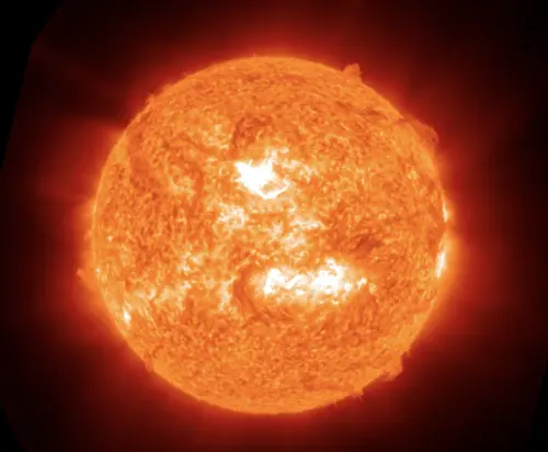 ▲太陽表面活躍區在12月7日發生顯著的日冕物質拋射事件，12月9日清晨通過近地太空環境。（圖／中央氣象署太空天氣作業辦公室）