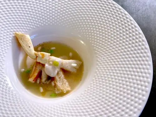 ▲「順德魚湯松葉蟹」濃醇有鮮。（圖／記者蕭涵云攝）