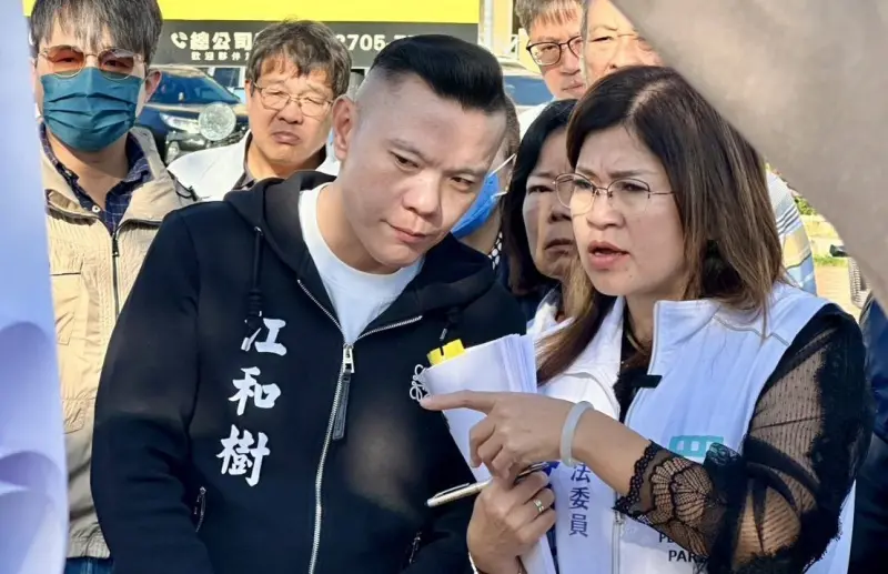 ▲民眾黨立委麥玉珍今天考察地方建設,和台中市議員江和樹同框。(圖/翻攝麥玉珍臉書,2025.12.08)