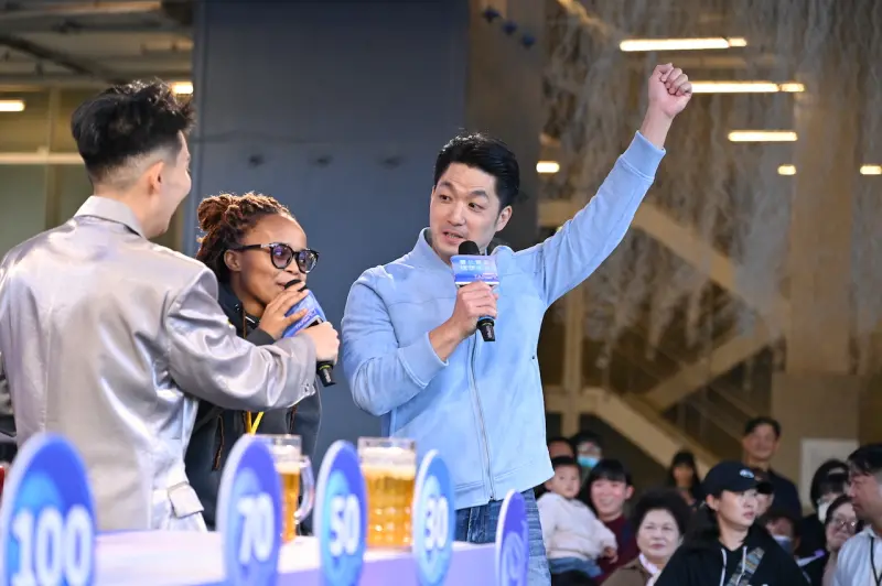    ▲台北青年理想生活節台北市長蔣萬安與史瓦帝尼青年代表，現場以史瓦帝尼語喊加油，氣氛熱烈。（圖／北市青年局提供）  