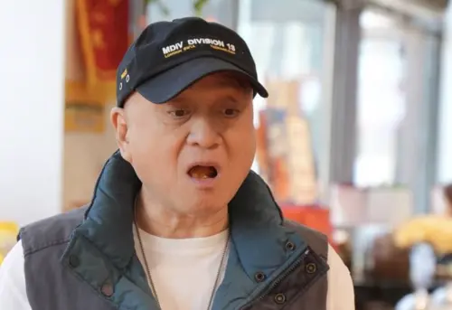 ▲湯鎮業的外型比起其他「五虎將」成員，較缺乏保養，也似乎沒怎麼在控制飲食。（圖／摘自微博）