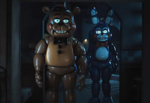 ▲《佛萊迪餐館之五夜驚魂2》中的機械玩偶殺傷力更強，製造更駭人的驚悚效果。（圖／UIP提供）