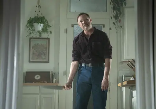 ▲馬修李拉德繼續在《佛萊迪餐館之五夜驚魂2》扮演反派，製造恐怖驚悚的氣氛。（圖／UIP提供）