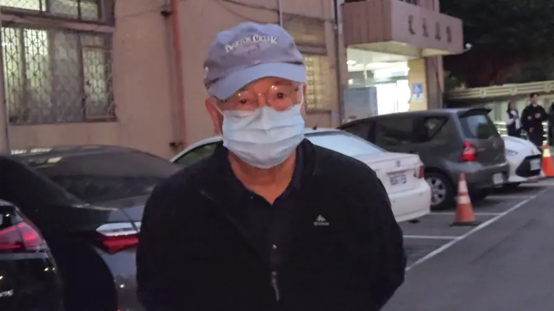 ▲前鴻海雲端事業群副總裁吳惠鋒作證說,郭台銘在合約打勾處簽名代表他同意這件事的決定。(圖/記者劉松霖攝)