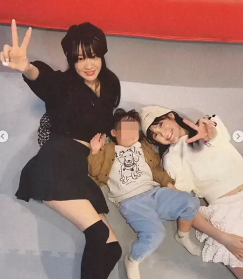 ▲吳心緹（右）化身陪玩姐姐。（圖／翻攝自IG@esther_xinti）