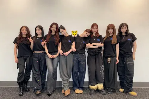 ▲TWICE全員以最溫暖的舞台，哀悼香港大火罹難者，小老虎是因病缺席的彩瑛。（圖／翻攝自TWICE IG）