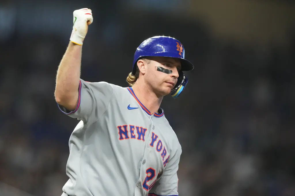 ▲MLB紐約大都會強打阿隆索（Pete Alonso）休賽季成為自由球員，根據《MLB》記者迪科莫（Anthony DiComo）消息指出，阿隆索將親赴冬季會議，傳出將與波士頓紅襪與巴爾的摩金鶯面對面會談。（圖／美聯社／達志影像）