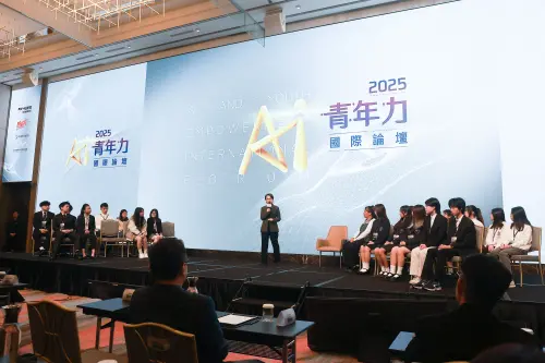 ▲副總統蕭美琴出席NOWNEWS今日新聞舉辦「跨世代AI青年力論壇」，大讚學生公民提案內容。（圖／攝影中心攝）