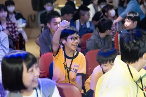 ▲學生熱情分享AI工具使用經驗。（圖／新北市政府教育局提供）