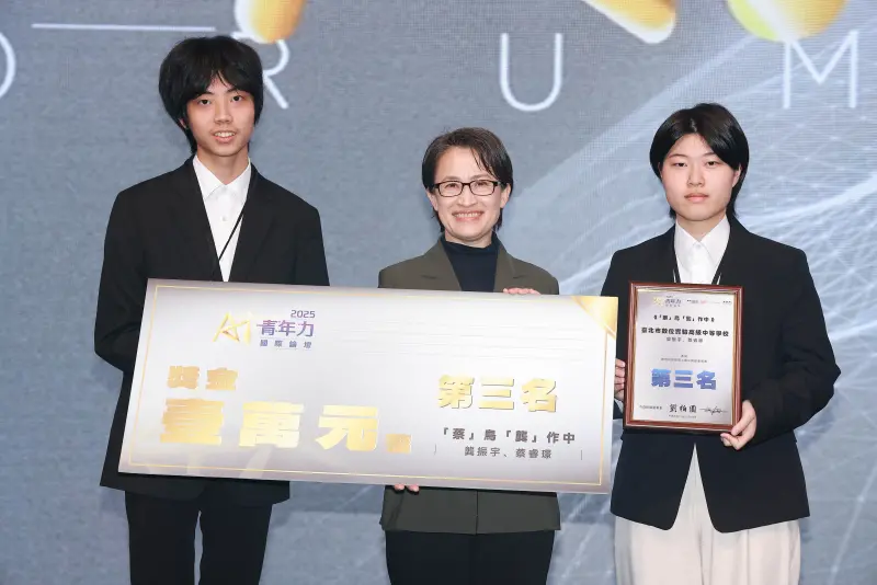 ▲台北市數位實驗高中組成「『蔡』鳥『龔』作中」團隊,倡議AI整合議題的重要性,獲得NOWNEWS2025公民提案競賽第三名。(圖/NOWNEWS攝影中心)