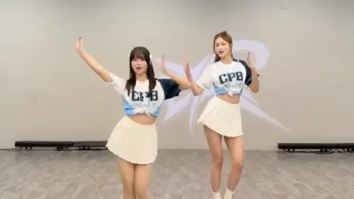 ▲王笑笑（右）身穿CPB球衣，大跳TWICE神曲。（圖／翻攝自王笑笑IG@xiaoxiaow_）