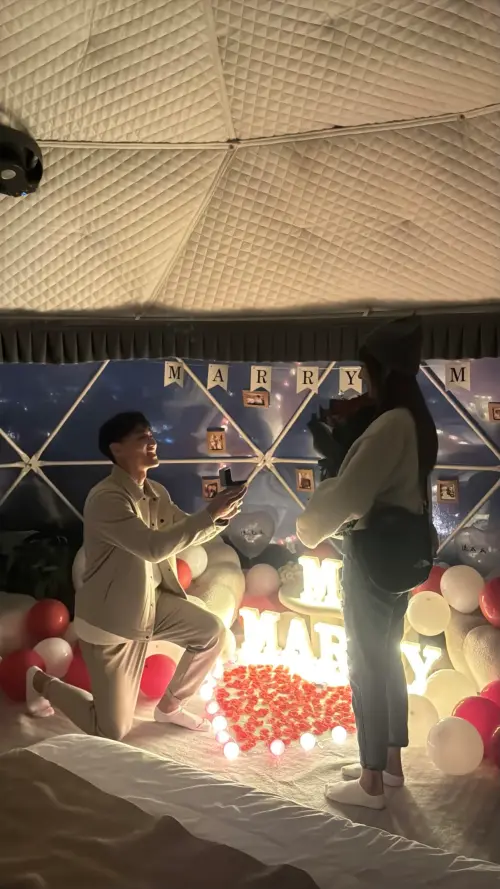 ▲職棒選手陳晨威成功向中信兄弟啦啦隊女神Julia求婚成功。（圖／翻攝自楊盛硯Threads@shenyen_）