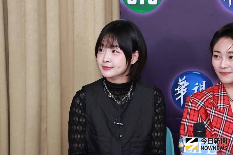 ▲「樂天韓援三本柱」傳出僅剩廉世彬，籃籃今（9）日出席《天才衝衝衝》1000集特企錄影開棚活動，被問到續約樂天問題，她鬆口：「還在洽談。」（圖／記者吳翊緁攝影）