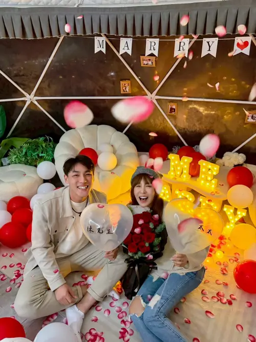 ▲陳晨威成功求婚啾啾。（圖／翻攝自Threads@wenwen0806）