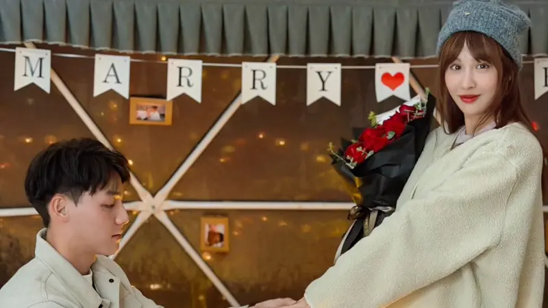 ▲陳晨威（左）成功求婚啾啾（右），她曾說剛開始認識時並不來電，是某次她生病，陳晨威霸氣要她「現在去看醫生」打動她。（圖／翻攝自Threads@wenwen0806）