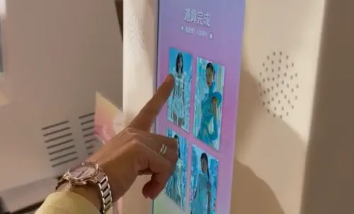 ▲民眾黨立委麥玉珍自認個性叛逆，喜歡帥一點的造型，因此選擇「未來世界」的主題。（圖／記者嚴俊強攝）