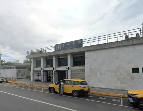 進站未刷卡遭糾正！旅客竟揮拳攻擊台鐵站務員　鐵警獲報上車逮人
