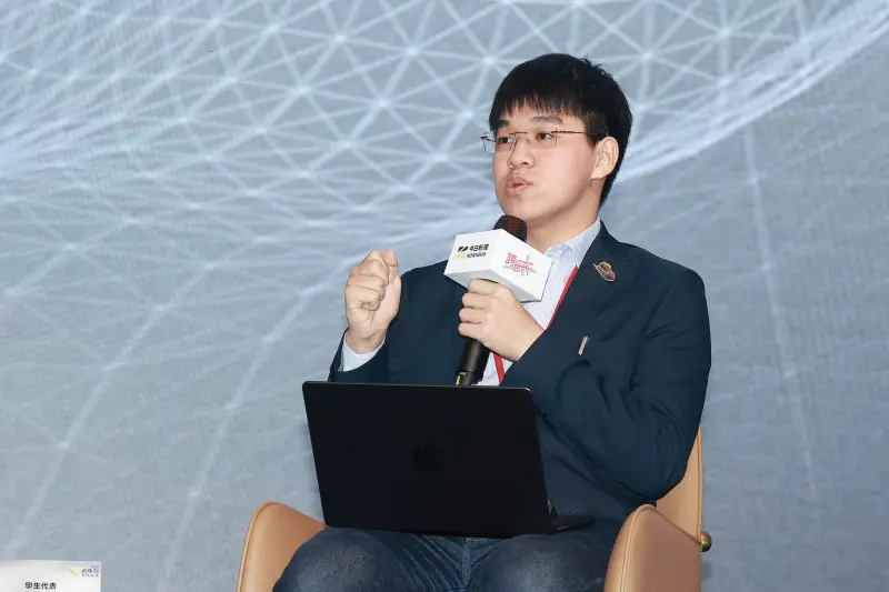 ▲NOWNEWS跨世代《2025 AI青年力國際論壇》與談人呂顥天提問。（圖／NOWNEWS攝影中心）