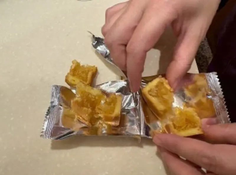 ▲佳德鳳梨酥爆食安疑慮，台北市衛生局派員到場稽查後均未見異物。（圖／台北市衛生局）