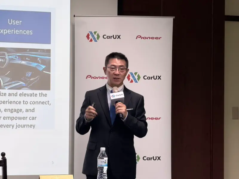 ▲群創CarUX收購Pioneer，董事長洪進揚今（9）日表示，Pioneer營收將會納入，未來合計兩家公司全年營收規模將接近千億。（圖╱記者林汪靜攝）