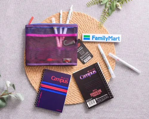 ▲全家時尚品牌「Convenience Wear」再度攜手《怪奇物語》， 台日同步推6款服飾與文具新品。（圖／全家family.com.tw）