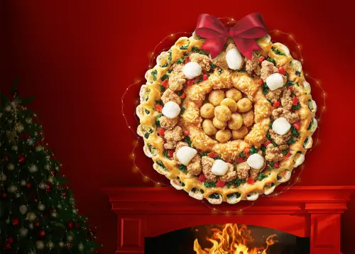 ▲必勝客「打卡美食」聖誕花圈黃金雞披薩回歸了。（圖／必勝客pizzahut.com.tw）
