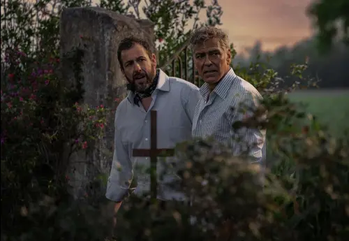 ▲喬治克隆尼（右）與亞當山德勒（左）以《影星傑凱利》分別入圍83屆金球獎戲劇類影帝與最佳男配角。（圖／摘自IMDb）