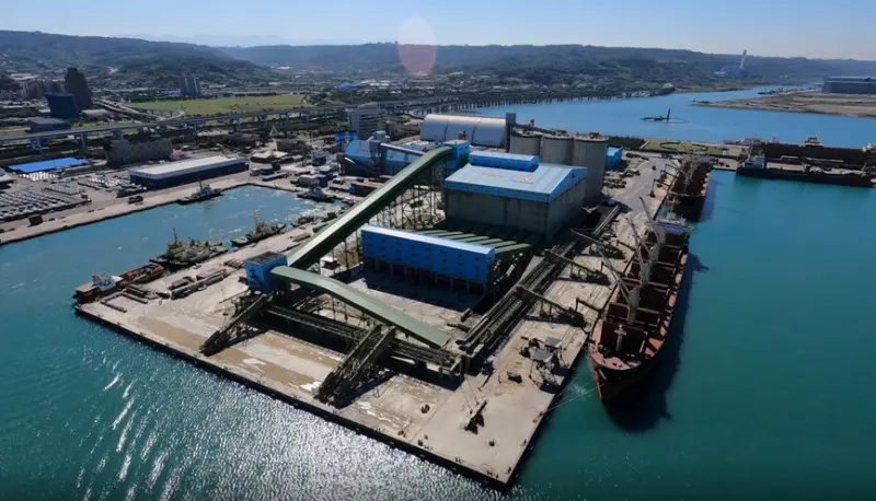 ▲國產建材董事會通過在所屬的台北港埠、興建第2座爐石研磨廠。（圖／國產實業提供）