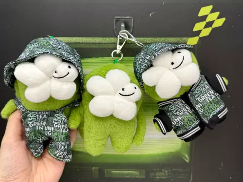 ▲UG品牌IP「UU」娃娃吊飾搶先亮相。（圖／記者蕭涵云攝）