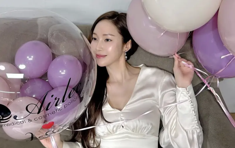 ▲韓國36歲女星鄭秀妍（Jessica）透露自己曾因壓力大掉髮，坦言自己有時會不洗頭就睡覺，「看起來髮質更好。」（圖／＠jessica.syj IG）