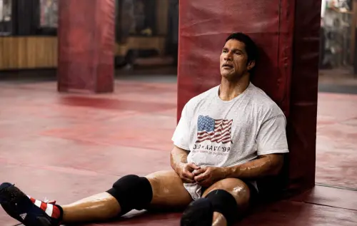 ▲巨石強森在《重擊人生》演技表現獲好評，入圍金球獎影帝，也有奧斯卡呼聲。（圖／采昌提供）