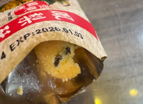 佳德鳳梨酥遭控有黑色異物！衛生局還清白　業者怒反擊：有人說謊
