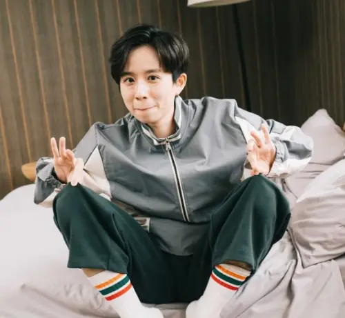 ▲網友討論YouTuber「Hook」的風格討喜影片又好看，發現其觀看數非常驚人，引起不少人有共鳴。（圖/IG@Hook）