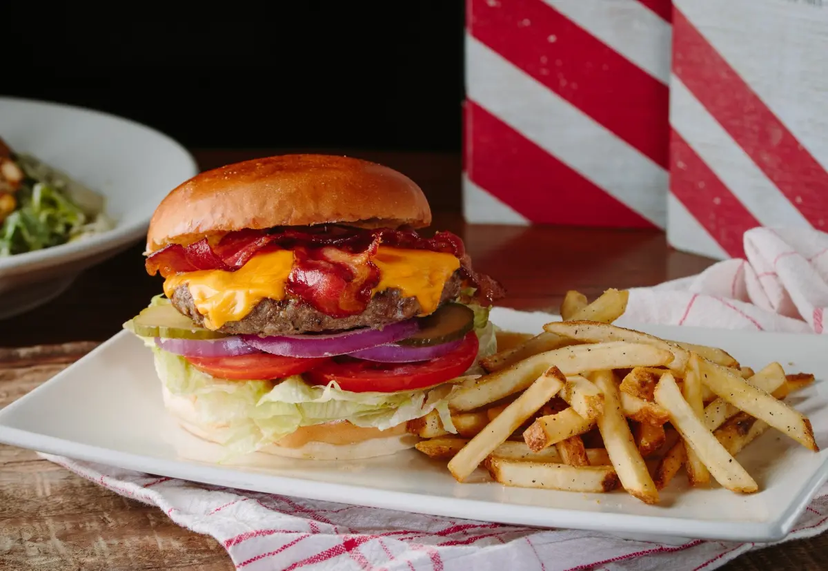 台中20年連鎖美式餐廳熄燈！2026元旦結束營業 在地人哭爆全不捨