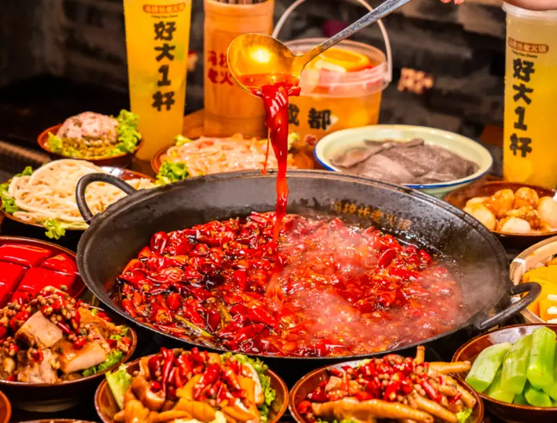 ▲標榜「麻而不燥、辣而不嗆」成都名店「馮校長老火鍋」將來台開新店，獨有風味連黃仁勳也喜愛。（圖／翻攝馮校長老火鍋官網www.fenghotpot.com）