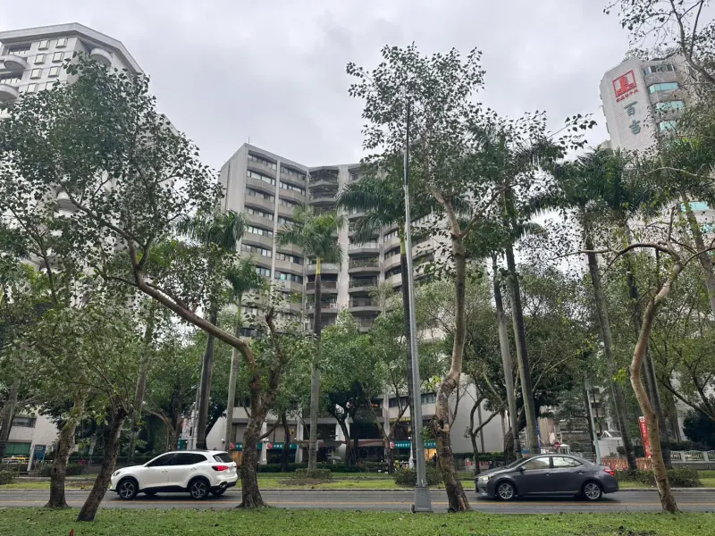 ▲台灣房屋表示，台北市大安區有不少老名宅，今年台北市屋齡30年以上、總價逾7000萬元的住宅交易，共有13筆，其中又以大安區8筆最多。圖為仁愛大廈。（圖／台灣房屋忠孝延吉店提供news.twhg.com.tw）