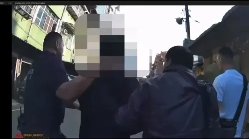 高雄砍人命案！討債男持刀狂刺檳榔攤老闆娘　她倒血泊喊救命身亡
