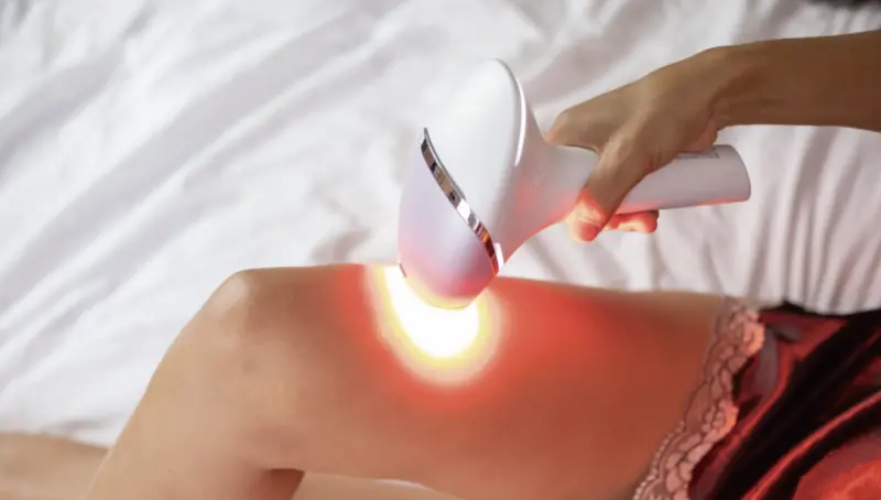 ▲國外網購「醫療器材」未經申請觸法，海關攔檢查獲衛生局將依法開罰。圖為除毛儀。（圖／翻攝畫面）