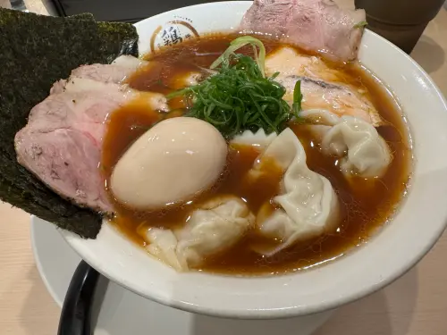 ▲日本拉麵店每一間店的規定都有所不同，在台灣來說，除了日籍老闆來開的店之外，其餘店家規定並沒有這麼嚴厲。（圖／日本人的歐吉桑）