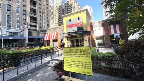 直擊FRIDAYS市政店現況！封停車場貼告示　中市府狠招收復鑽石地
