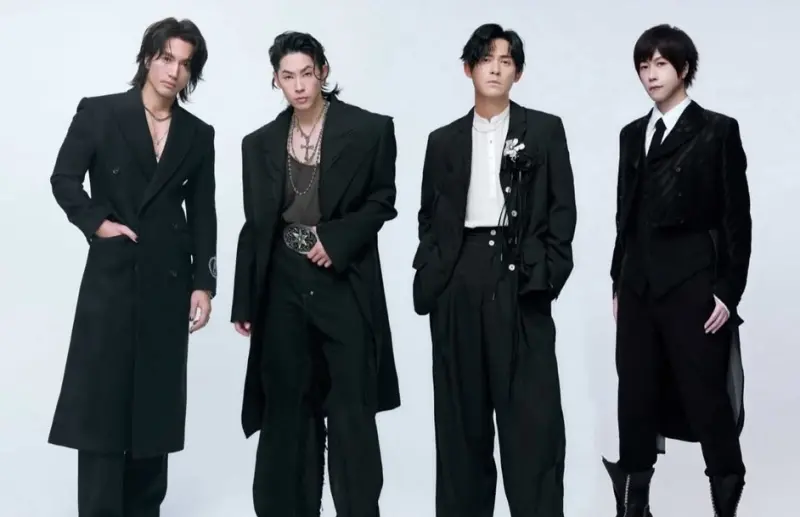 ▲F4踢出朱孝天掀熱議，有網友翻出一段阿信（右1）與吳建豪（左2）直播的畫面，壓力大的他坦承怕辜負F3，馬上被吳建豪打斷，直呼是最好的安排。（圖／阿信IG@ashin_ig）