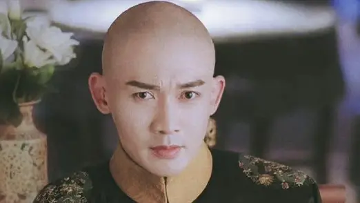 ▲《延禧攻略》乾隆扮演者聶遠的11歲女兒聶子一，以深邃五官和仙氣外形掀起網路討論，她出道僅1年便演出4部熱劇，表演自然又具鏡頭感，與父親高度神似的外貌也成焦點，聶遠表示將支持女兒追求演戲夢。（圖／翻攝自微博）