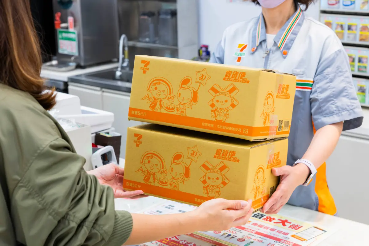 ▲全台7200多家7-ELEVEN門市化身海內外電商平台神隊友，透過綿密的寄取件網絡結合智慧物流。（圖╱統一超提供）