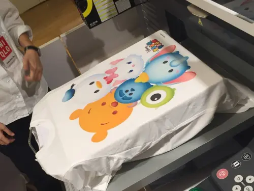 ▲有民眾發現台灣UNIQLO門市，竟然也有提供客製化服務，且價格不貴、流程簡單。（圖／Uniqlo Taiwan臉書）