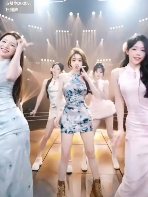 ▲馮提莫（中）宣布成立新的傳媒公司，宣布回歸。（圖／翻攝自微博）