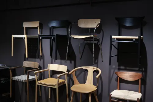 ▲The Chair Lab整面牆展示品牌經典椅款。（圖／記者朱永強攝）