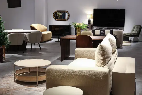 ▲瑪黑家居仁愛店地下一樓主要演繹歐式客廳。（圖／記者朱永強攝）