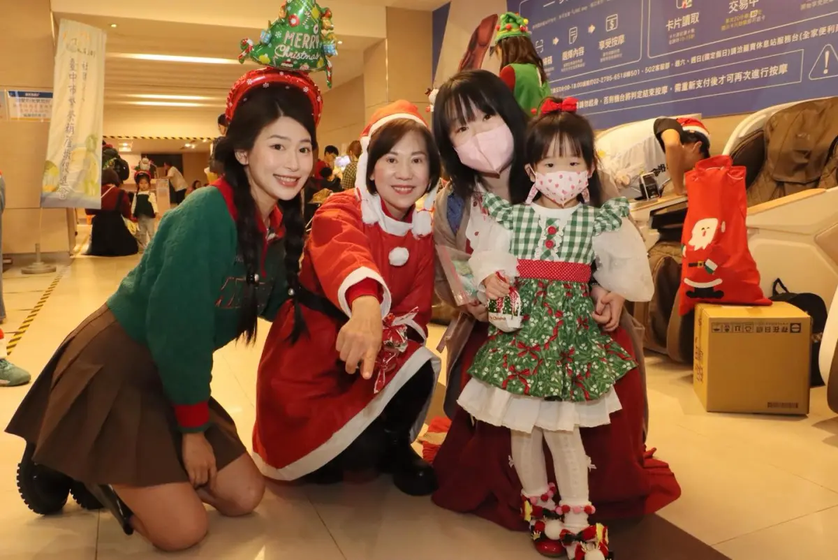 ▲劉芩妤與民眾黨第一波提名的連小華合體亮相，一起爭取曝光機會。（圖／翻攝Mimi劉芩妤臉書，2025.12.10）